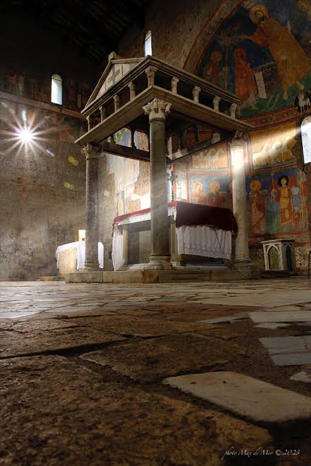 Foto interno Basilica Sant'Elia durante